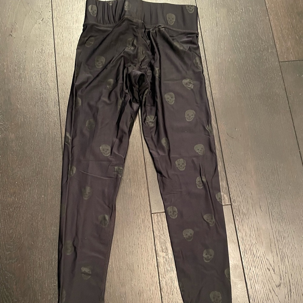 Terez High Waisted Leggings with Skulls - Size XS